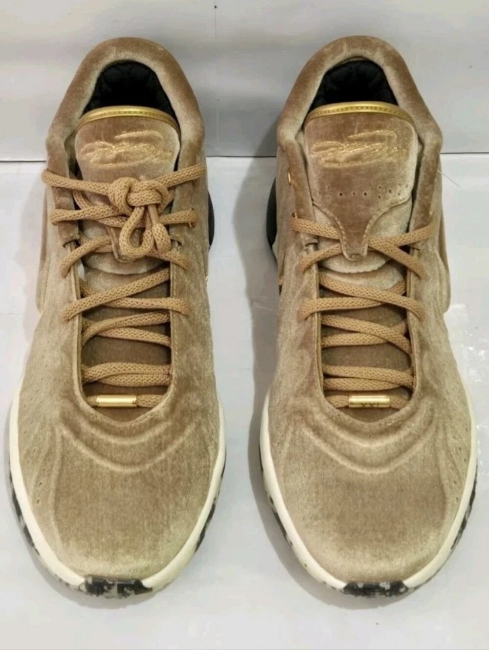 Nike LeBron XXI QS The Shop Metallic Gold Black Men's Size 10 - Picture 3 of 7